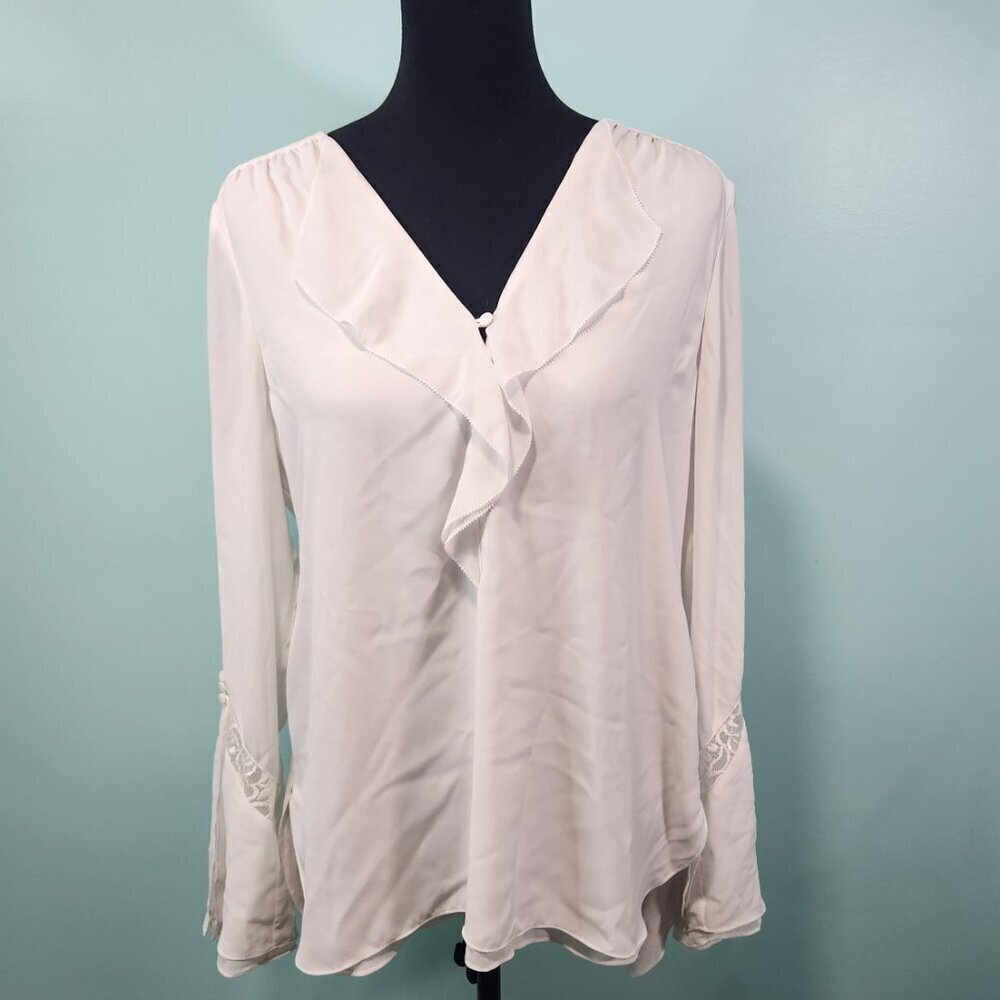 Flared Sleeves White House Black Market Shirt
Lot I